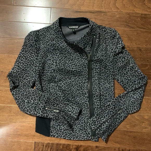 ✨FLASH SALE✨ Women’s Jacket - Picture 5 of 8